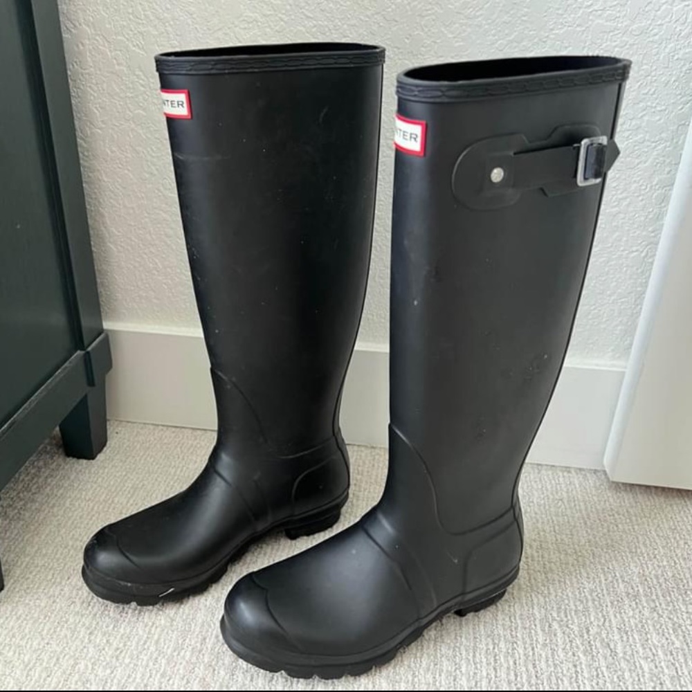 Hunter Original Tall Rain Boots. Black Matte Waterproof Knee High Boots. Size 8